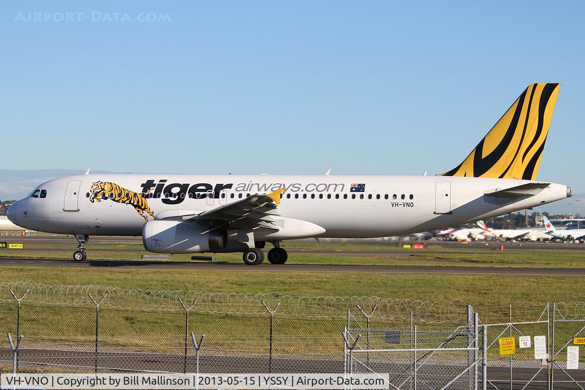 VH-VNO, 2009 Airbus A320-232 C/N 4053, TAXI TO 16L