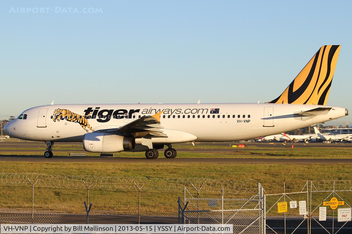 VH-VNP, 2006 Airbus A320-232 C/N 2952, TAXI TO 16L