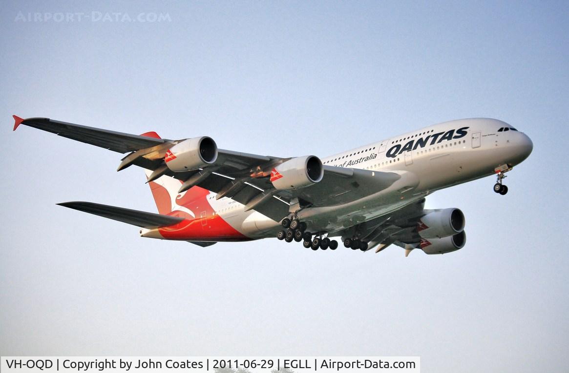 VH-OQD, 2008 Airbus A380-842 C/N 026, Dawn finals to 27L