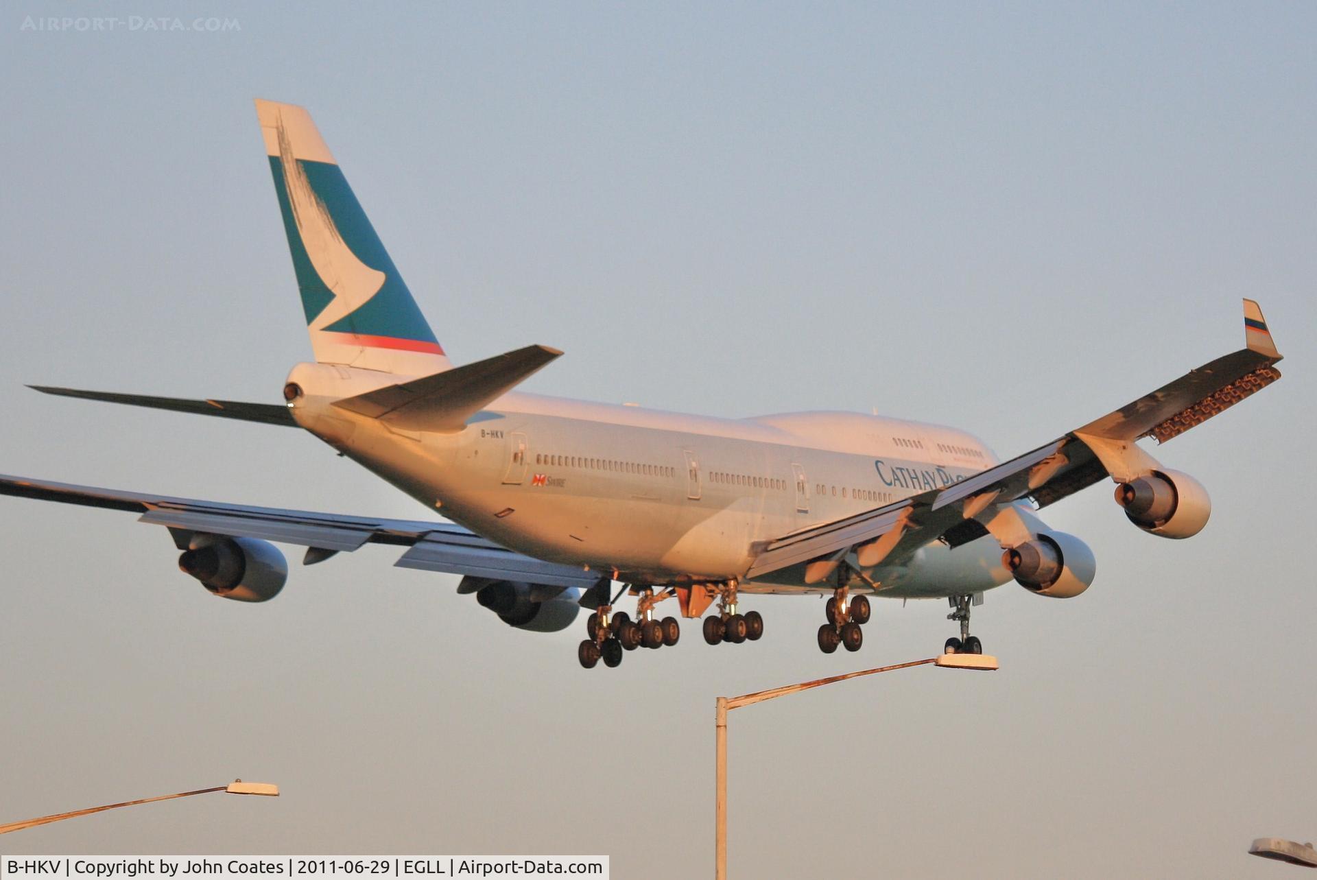 B-HKV, Boeing 747-412 C/N 26552, Across the A30 for dawn touchdown