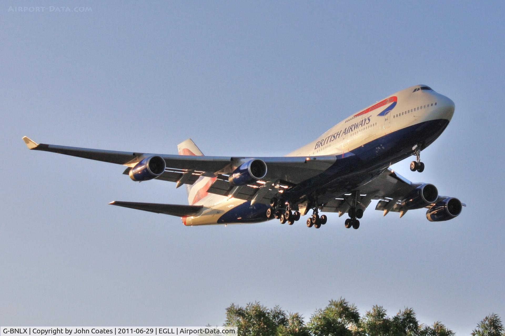 G-BNLX, 1992 Boeing 747-436 C/N 25435, Dawn finals to 27L
