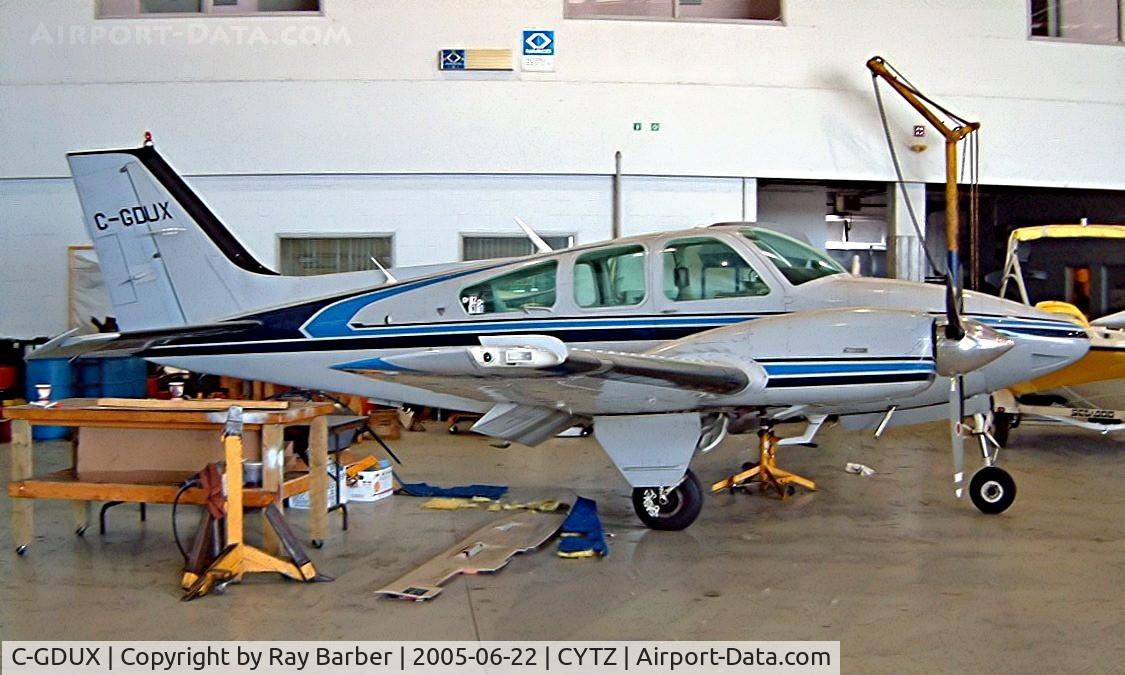 C-GDUX, 1981 Beech 95-B55 Baron C/N TC-2399, Beech 95-B55 Baron [TC-2399] Toronto-City Centre Airport~C 22/06/2005