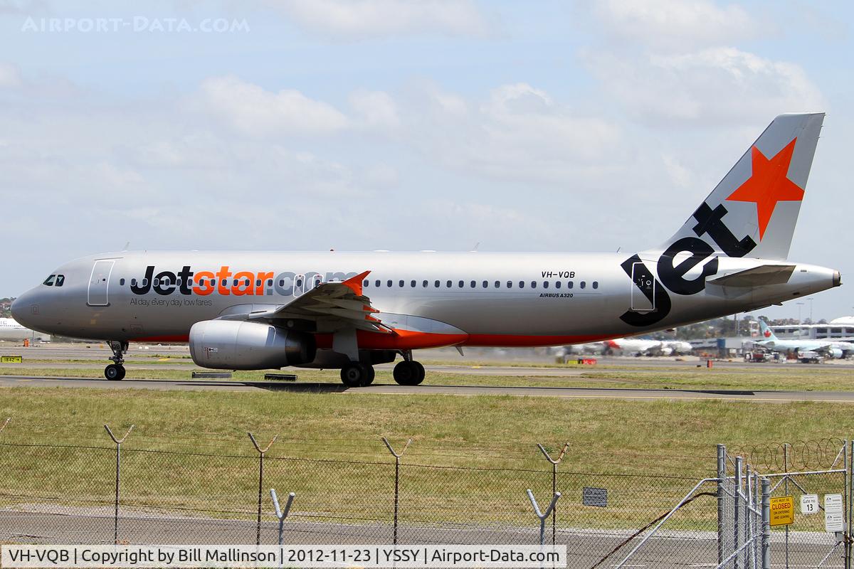 VH-VQB, 2009 Airbus A320-232 C/N 3743, TAXI TO 34R