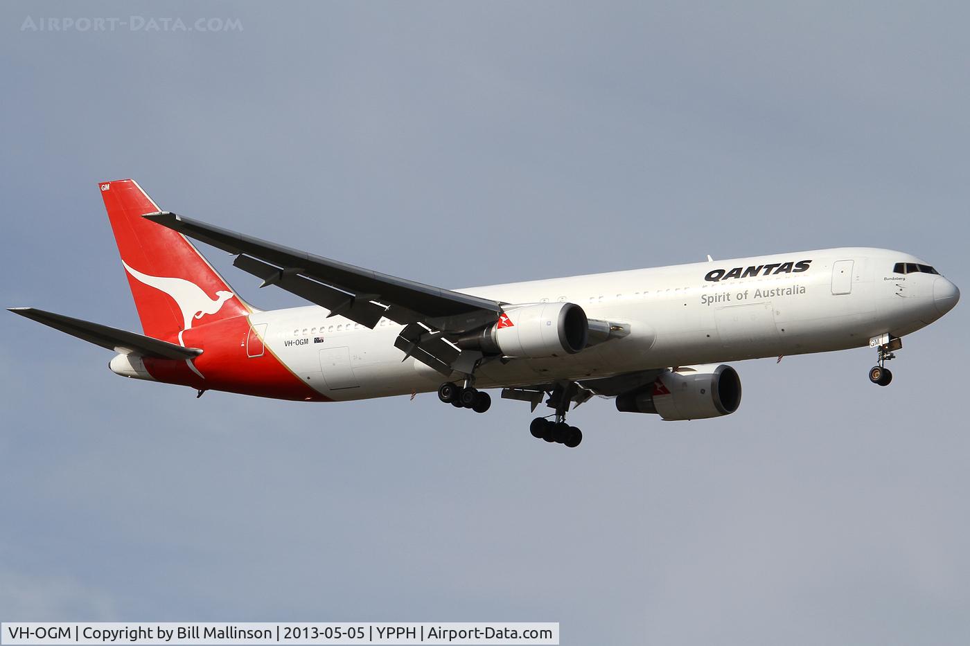 VH-OGM, 1992 Boeing 767-338 C/N 25575, FINALS TO 21
