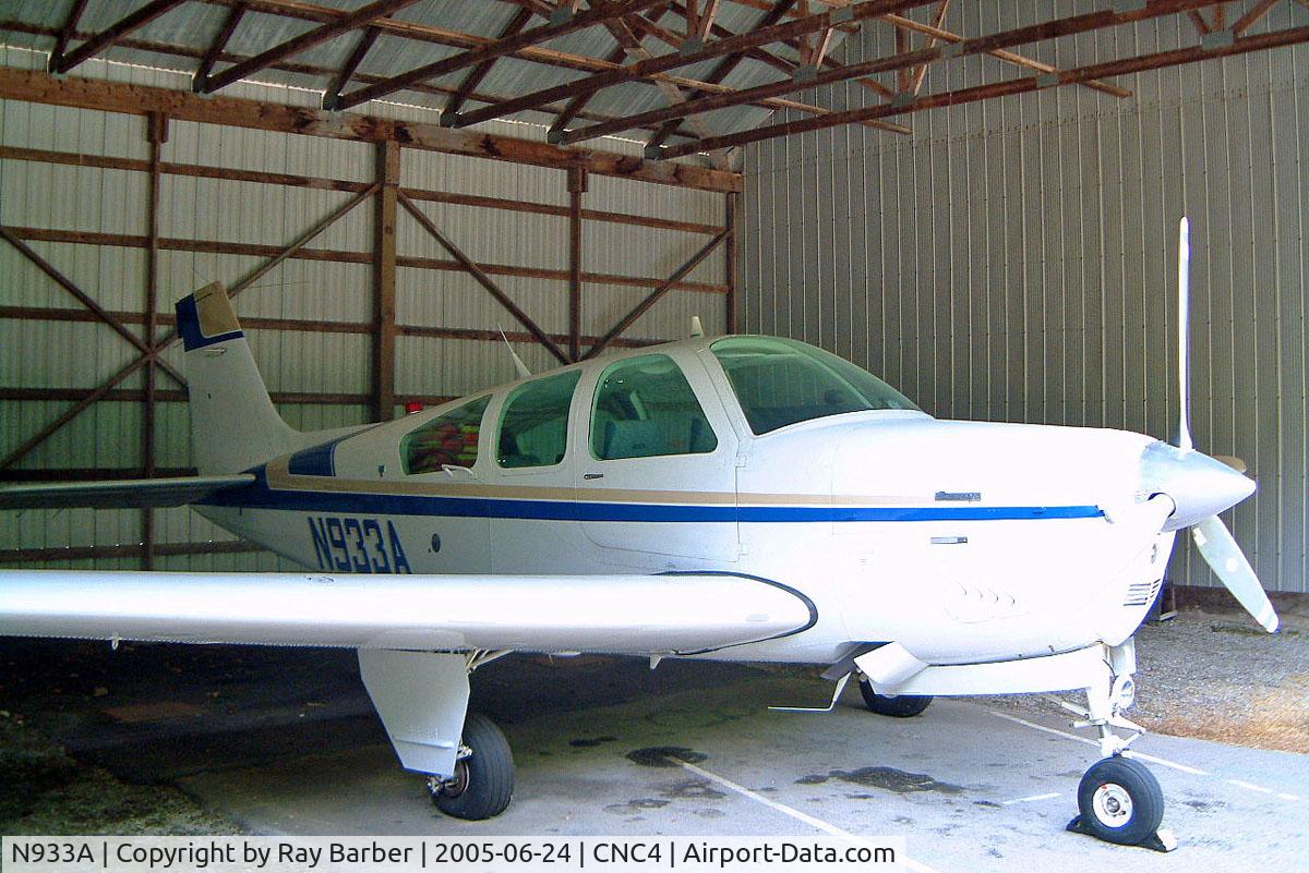 N933A, 1991 Beech F33A Bonanza C/N CE1568, Beech F33A Bonanza [CE-1568] Guelph~C 24/06/2005