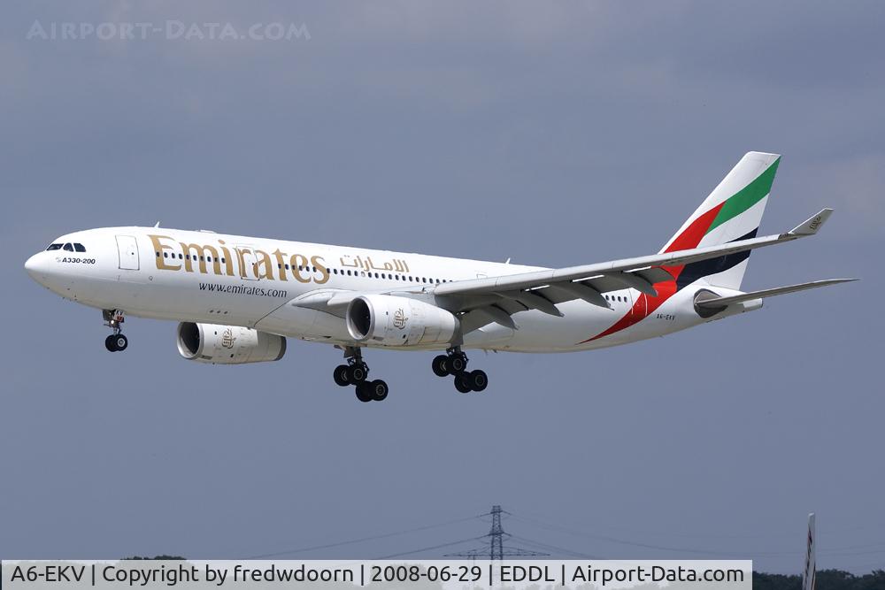 A6-EKV, 1999 Airbus A330-243 C/N 314, Emirates