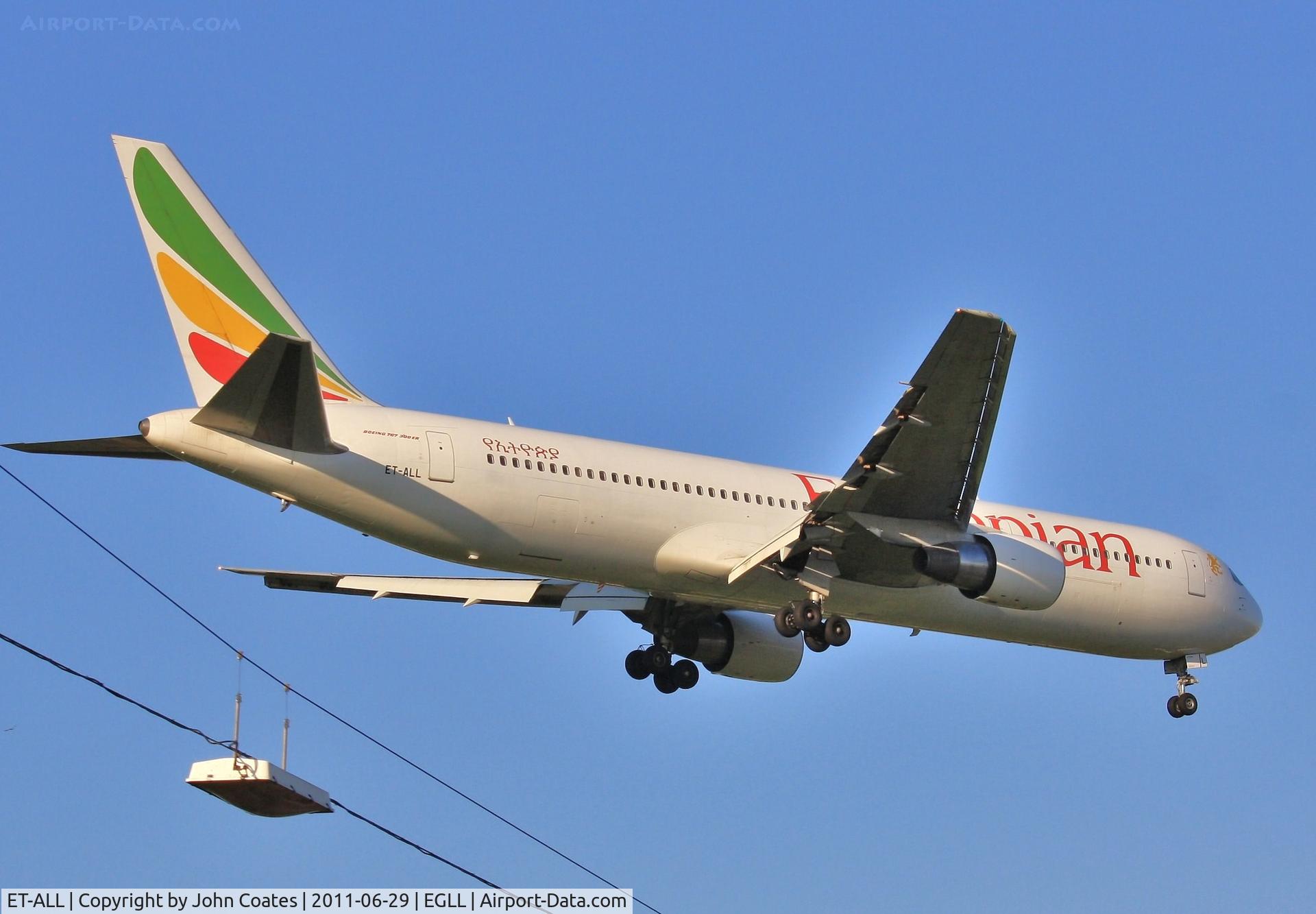 ET-ALL, 2000 Boeing 767-3BG/ER C/N 30564, Across the A30 to touchdown