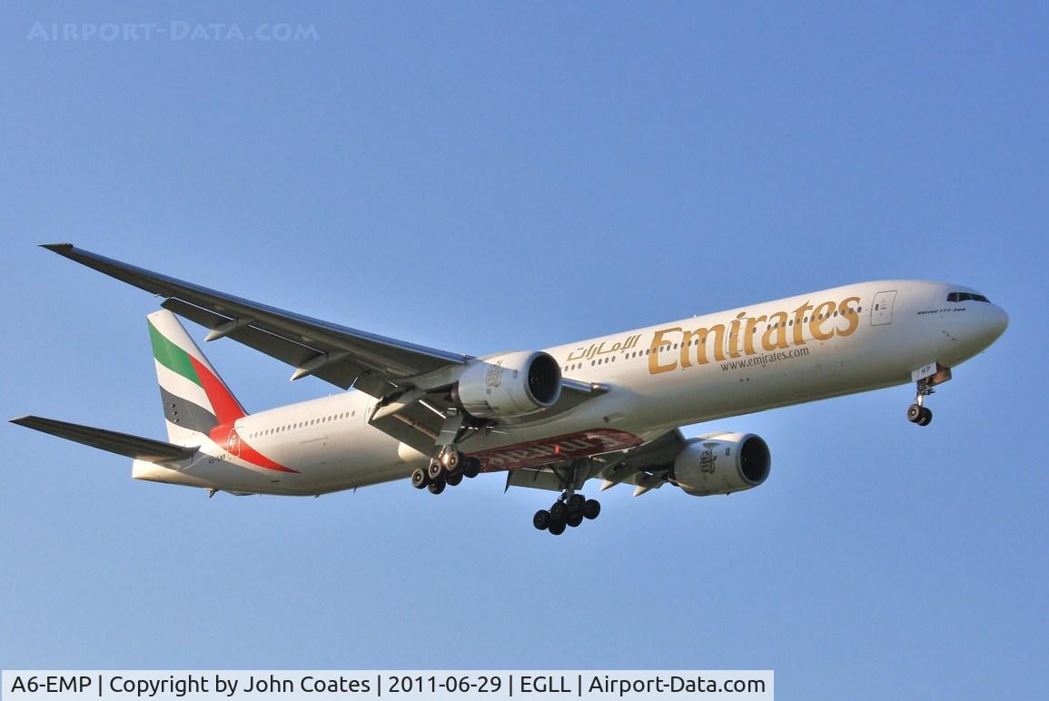 A6-EMP, 2001 Boeing 777-31H C/N 29395, Early morning finals to 27L