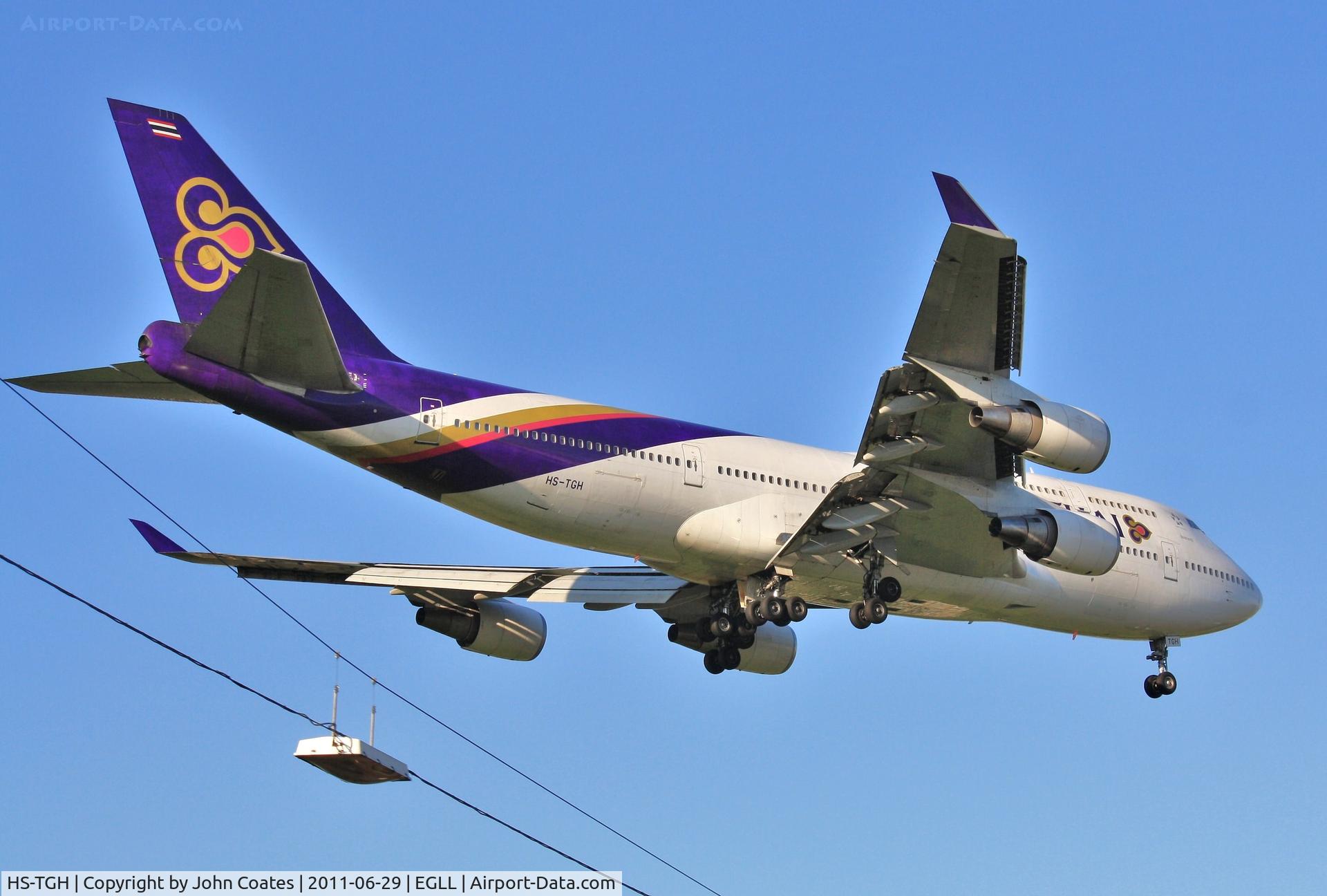 HS-TGH, 1989 Boeing 747-4D7 C/N 24458, Crossing the A30 to touchdown