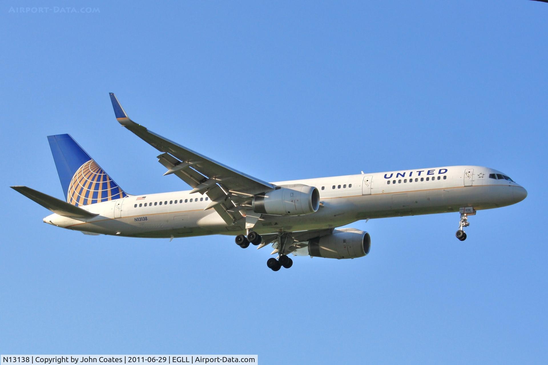 N13138, 1999 Boeing 757-224 C/N 30351, Early morning finals to 27L