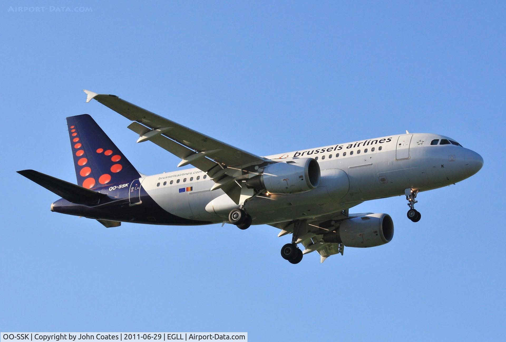 OO-SSK, 2000 Airbus A319-112 C/N 1336, Early morning finals to 27L