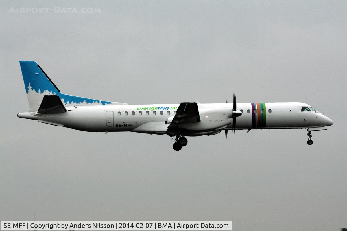 SE-MFF, 1996 Saab 2000 C/N 2000-038, On final for runway 12.