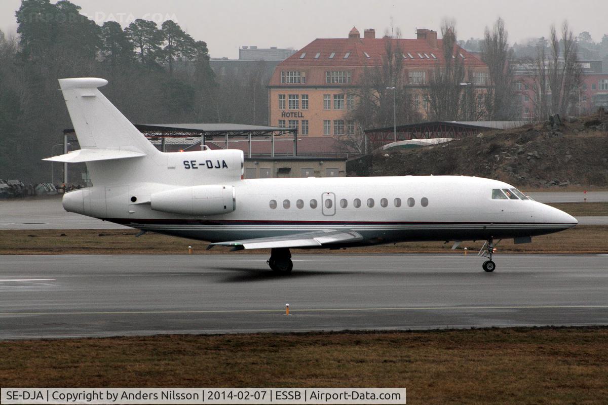 SE-DJA, 2006 Dassault Falcon 900EX C/N 171, Lining up runway 12.