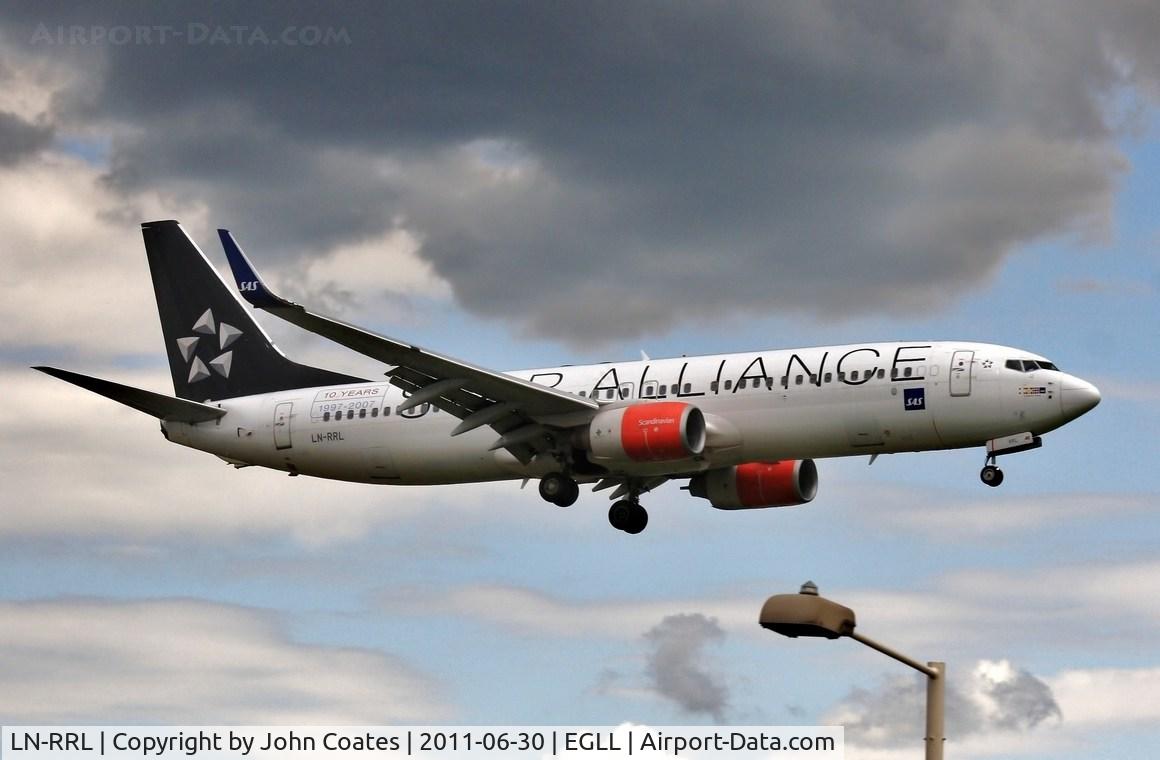 LN-RRL, 2003 Boeing 737-883 C/N 28328, Finals to 26R