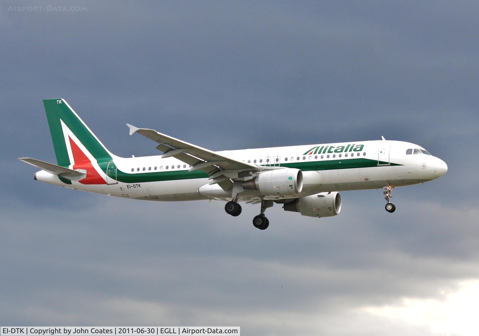 EI-DTK, 2009 Airbus A320-216 C/N 4075, Evening finals to 27R