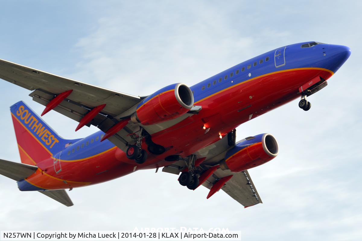 N257WN, 2006 Boeing 737-7H4 C/N 32515, At LAX