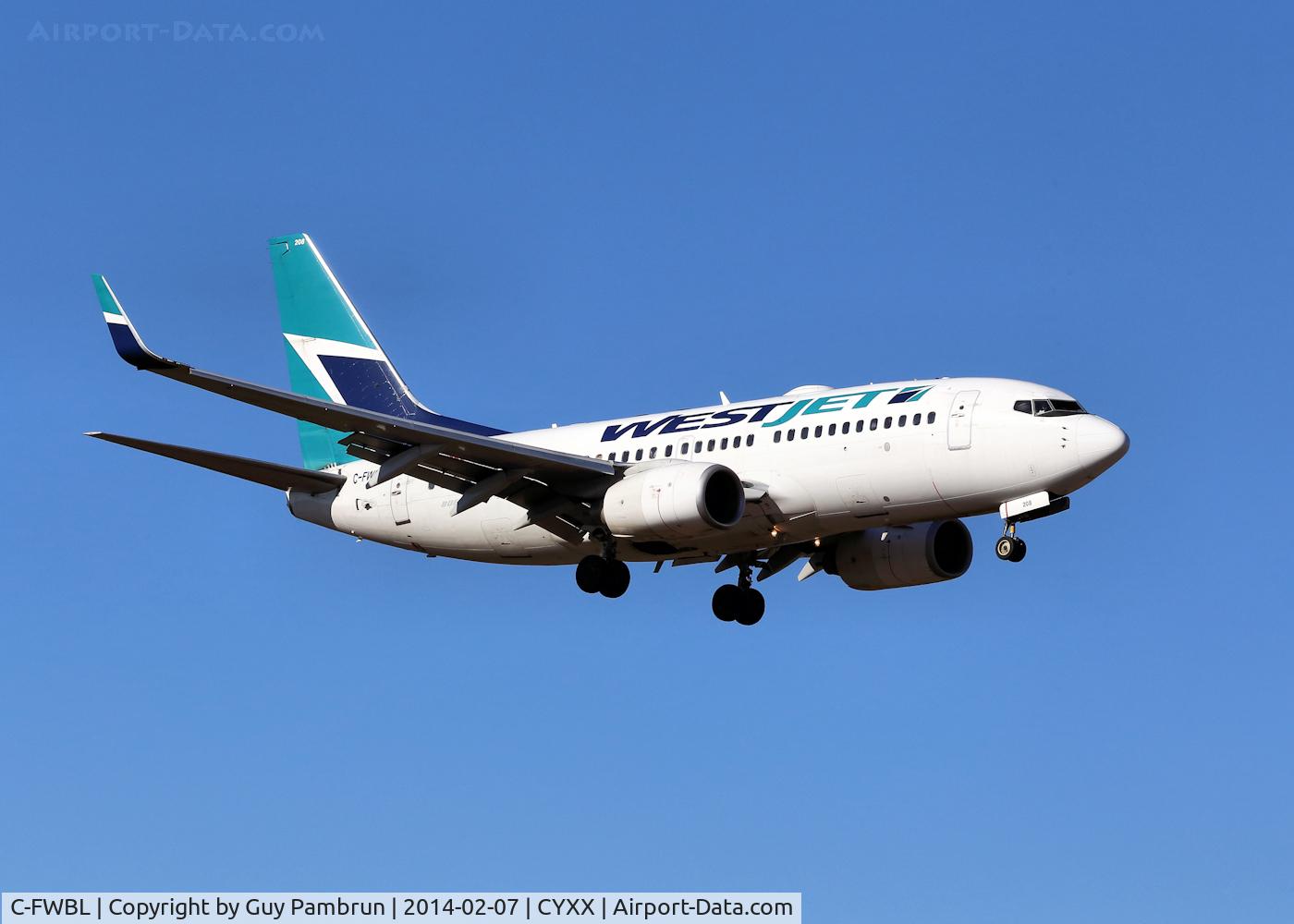 C-FWBL, 2003 Boeing 737-7CT C/N 32750, Landing