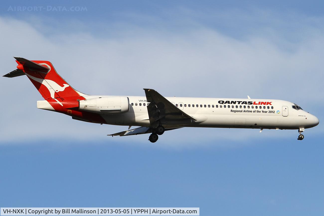 VH-NXK, 2001 Boeing 717-231 C/N 55092, FINALS TO 21
