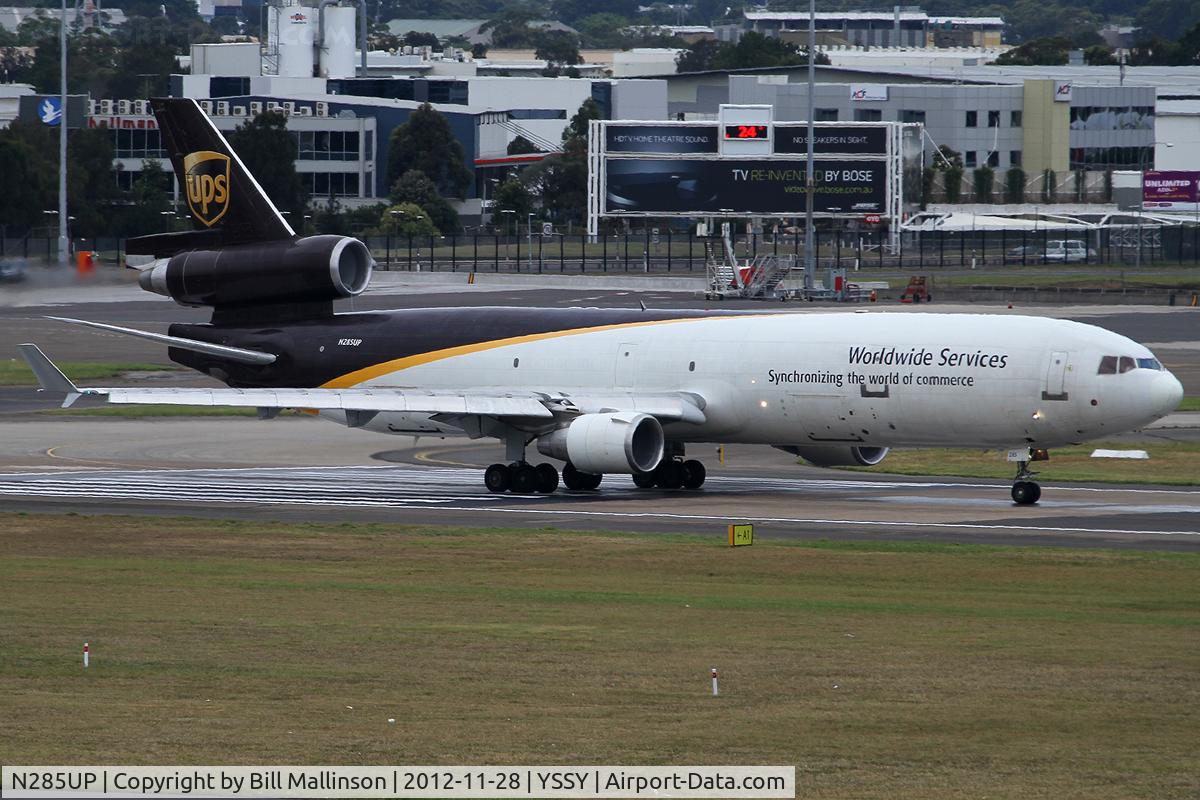 N285UP, 1992 McDonnell Douglas MD-11F C/N 48457, ABOUT TO ROLL