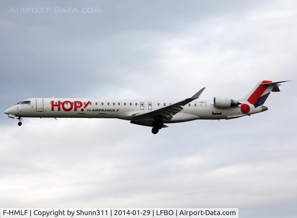 F-HMLF, 2010 Bombardier CRJ-1000EL NG (CL-600-2E25) C/N 19010, Landing rwy 32L