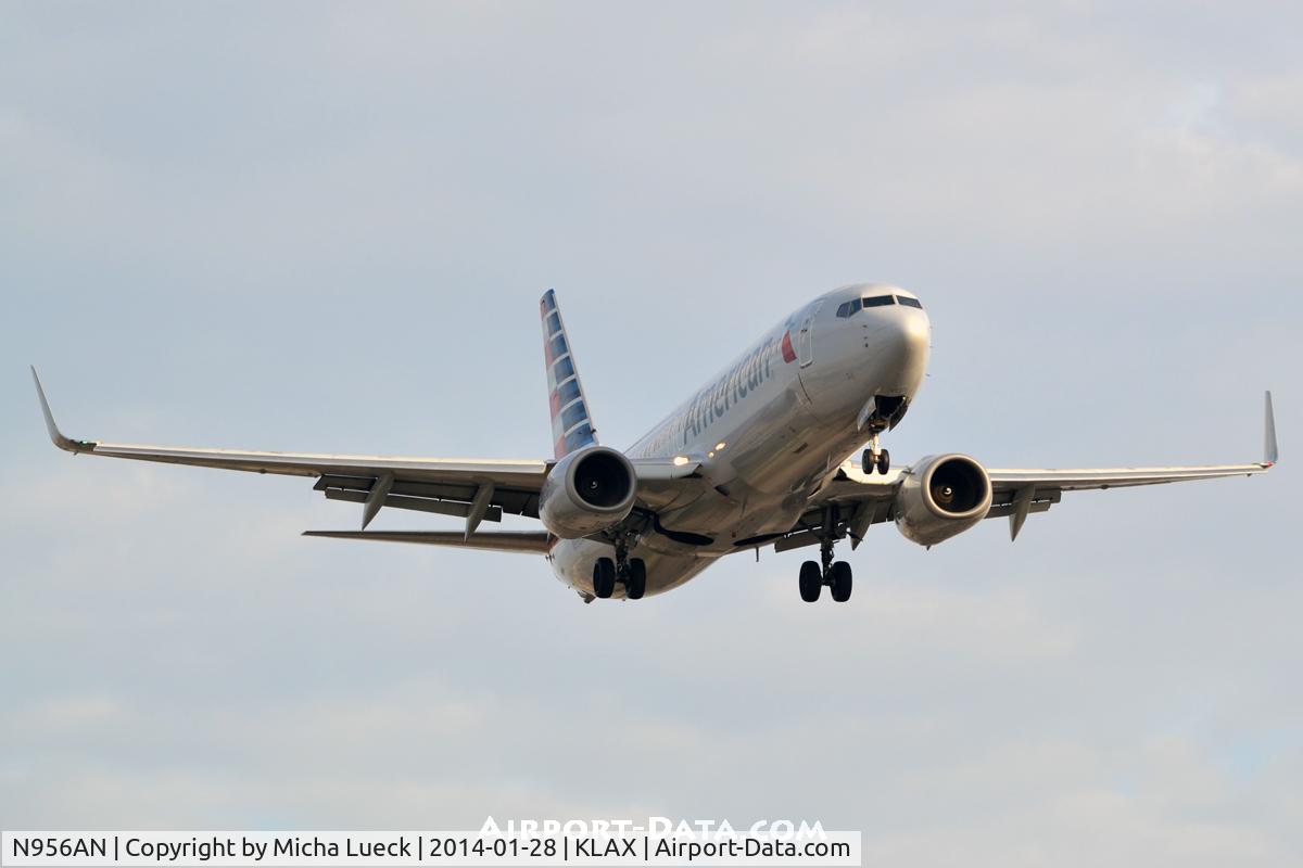N956AN, 2001 Boeing 737-823 C/N 30090, At LAX