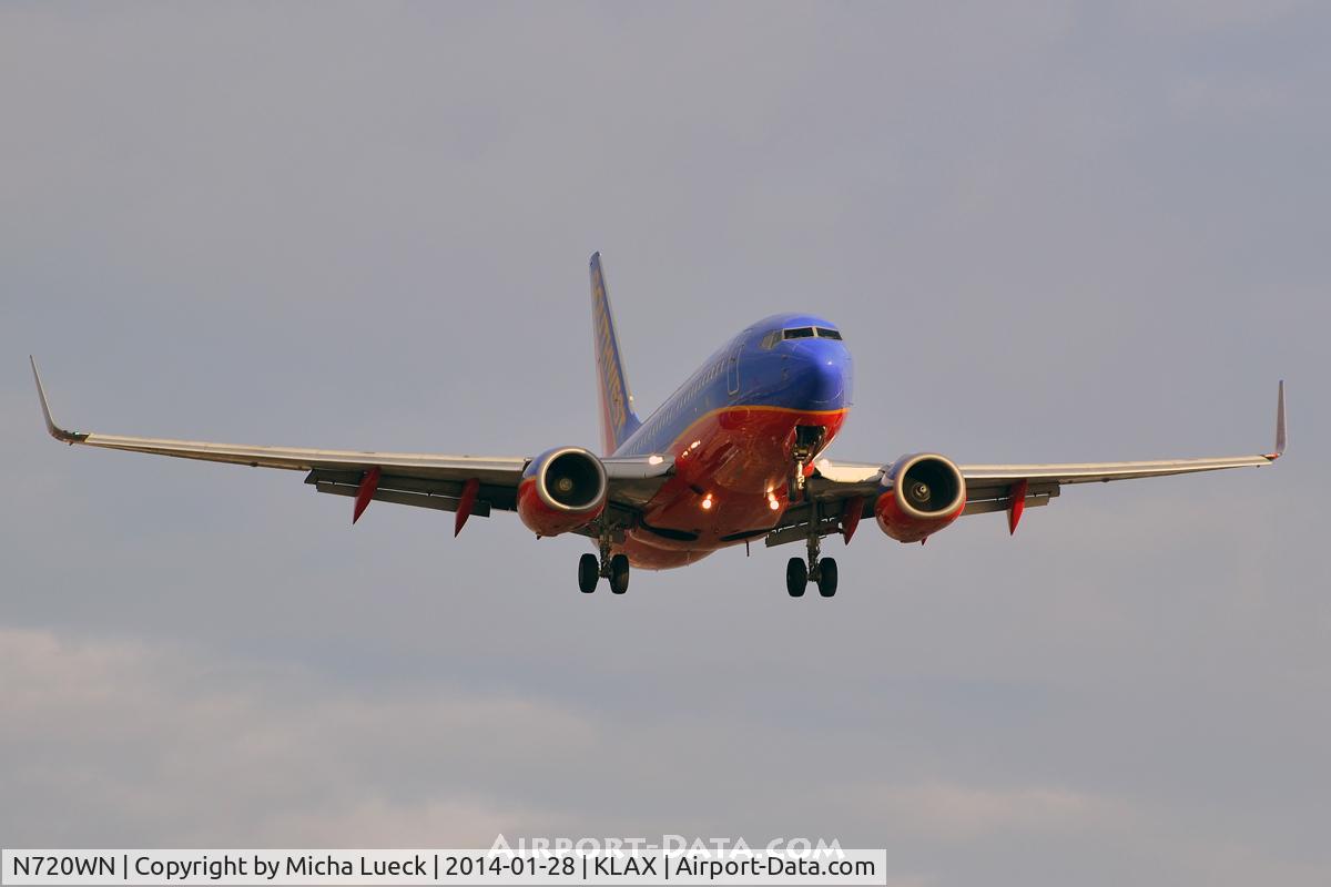 N720WN, 1998 Boeing 737-7H4 C/N 27854, At LAX