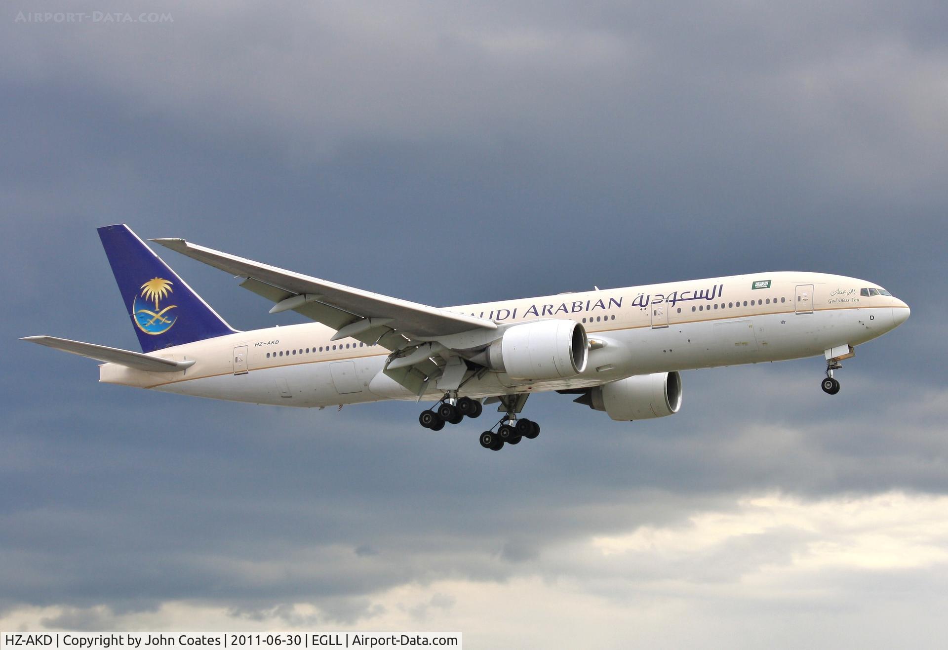 HZ-AKD, 1997 Boeing 777-268/ER C/N 28347, Evening finals to 27R