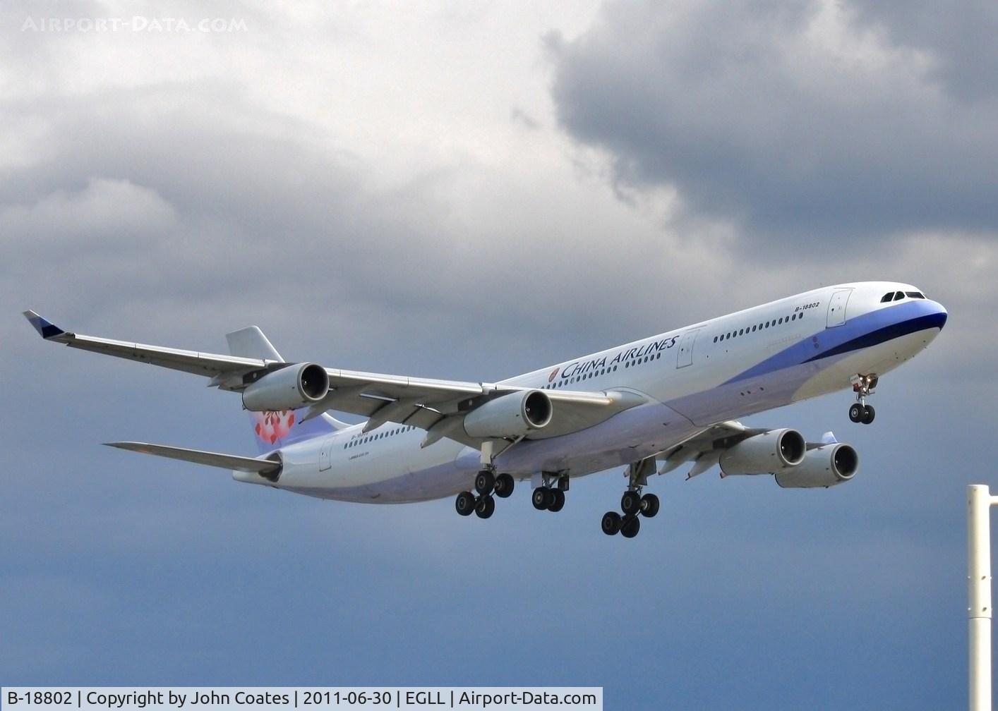 B-18802, 2001 Airbus A340-313X C/N 406, On approach to 27R