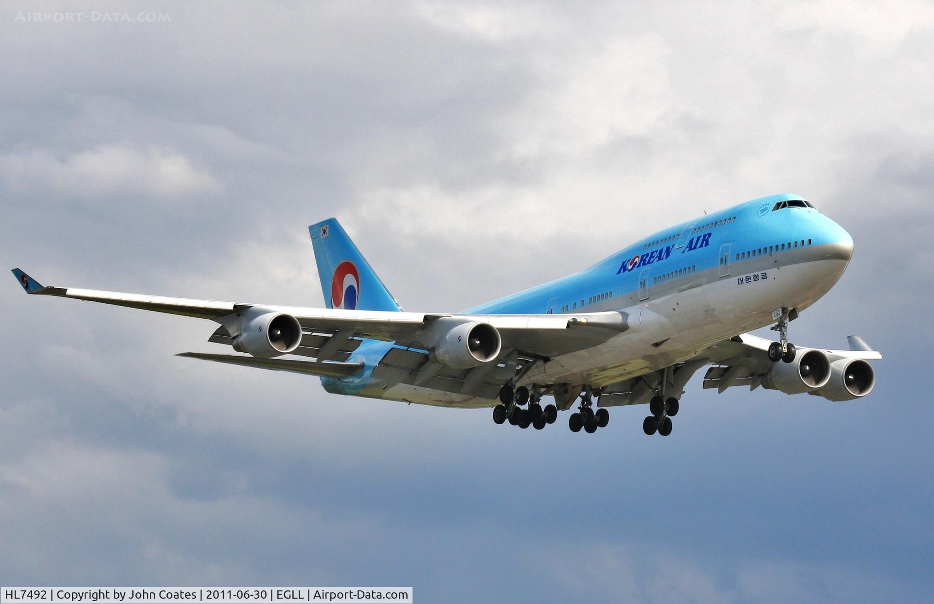 HL7492, Boeing 747-4B5 C/N 26397, On approach to 27R