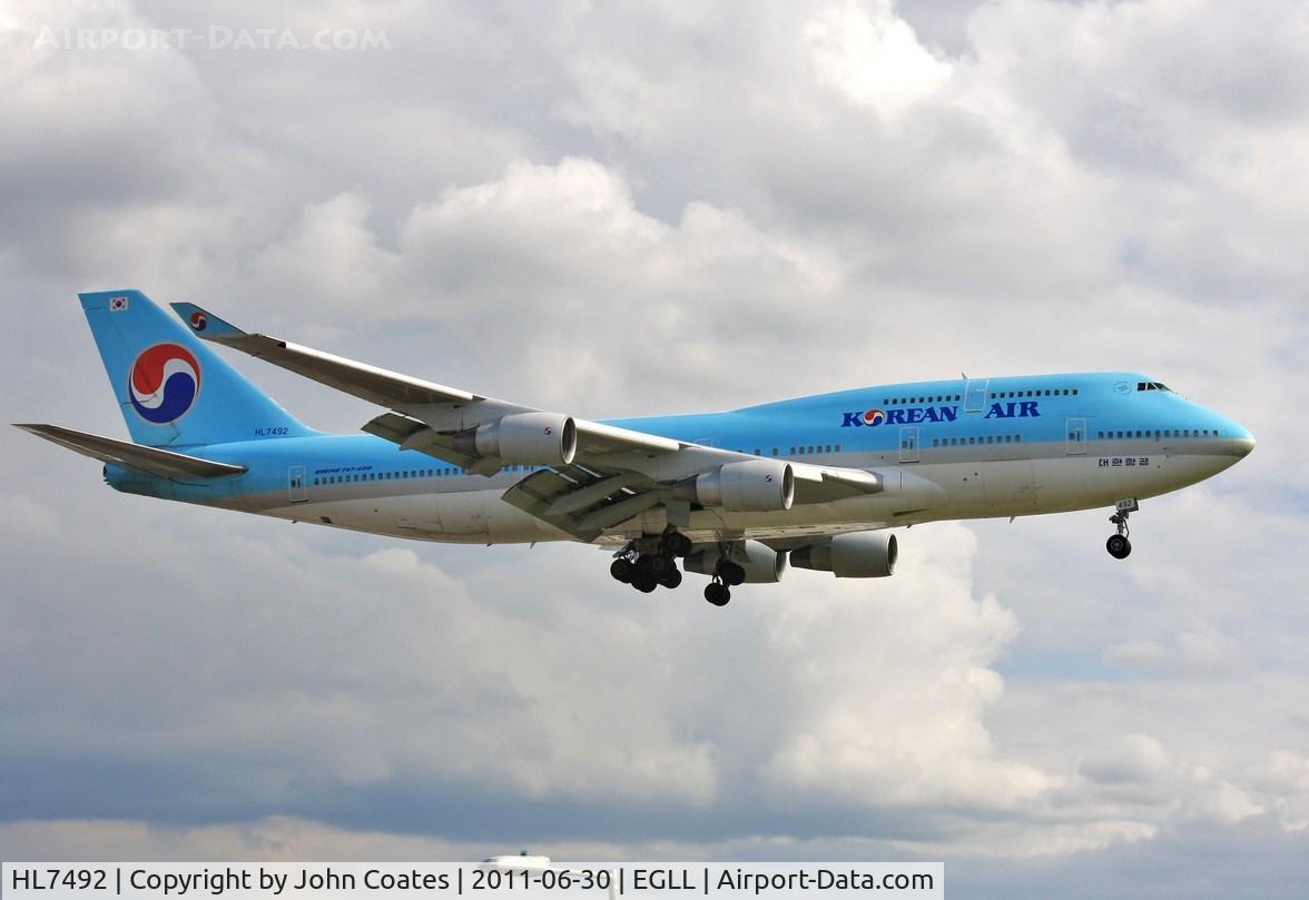 HL7492, Boeing 747-4B5 C/N 26397, Evening finals to 27R
