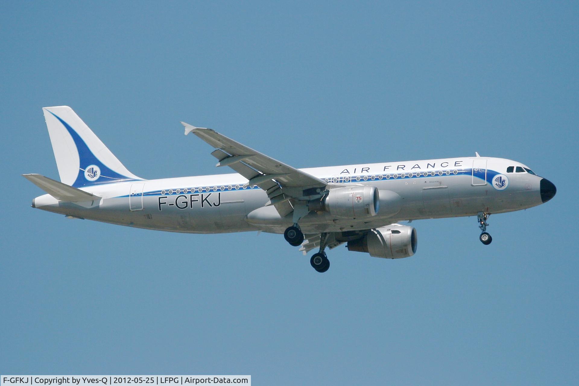 F-GFKJ, 1989 Airbus A320-211 C/N 0063, Airbus A320-211, Short approach Rwy 08R, Roissy Charles De Gaulle Airport (LFPG-CDG)