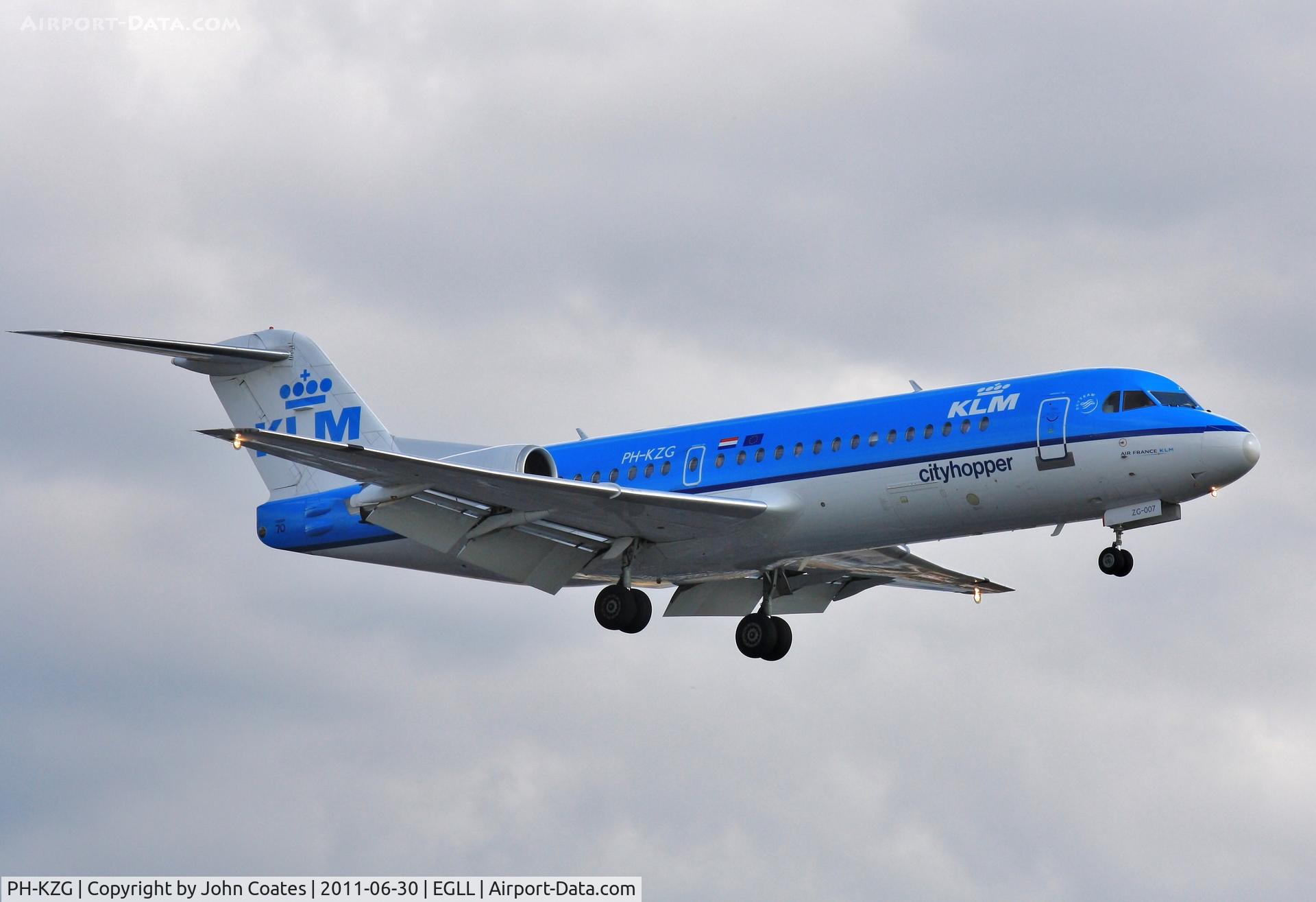 PH-KZG, 1996 Fokker 70 (F-28-0070) C/N 11578, Finals to 27R