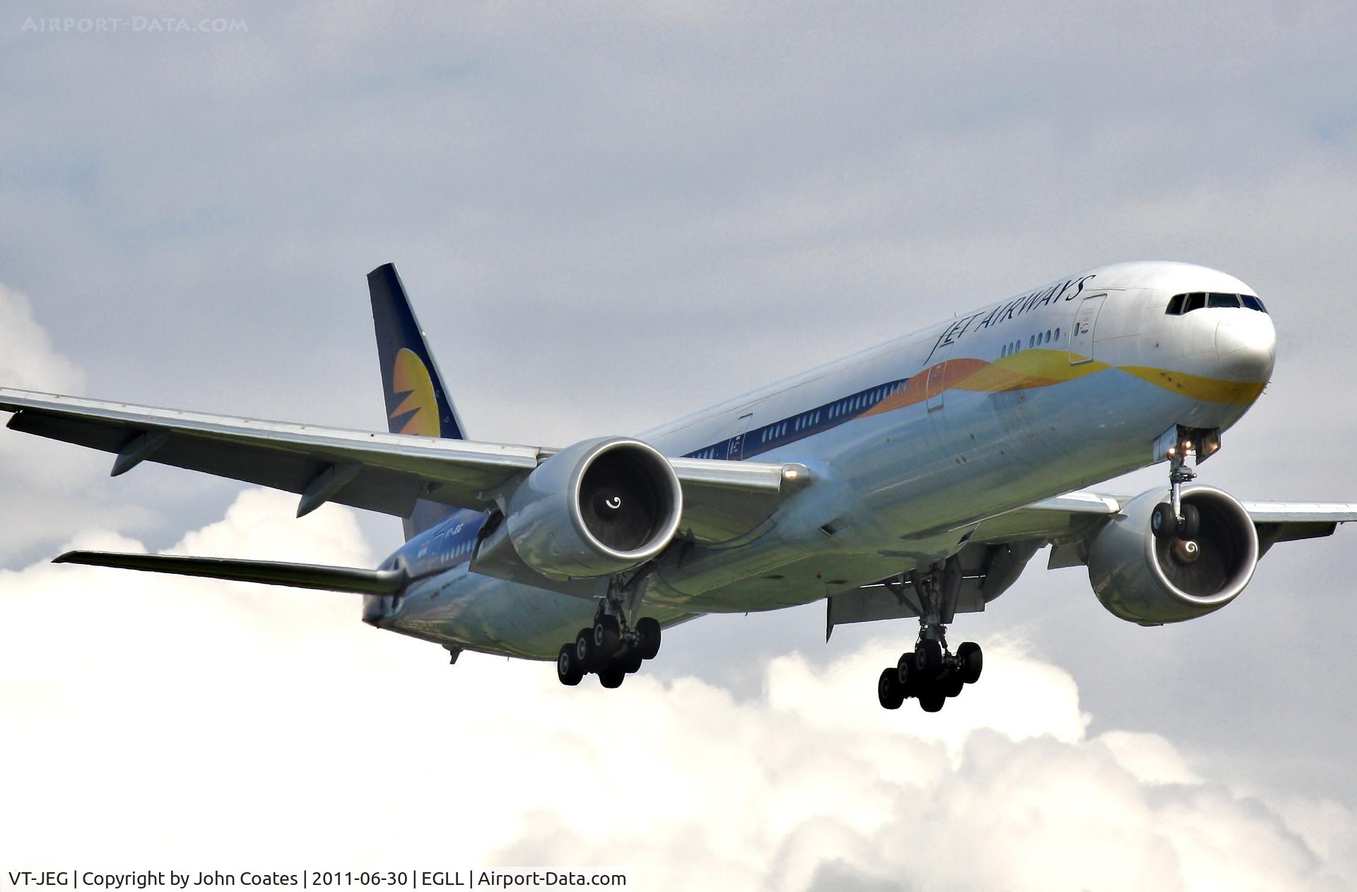 VT-JEG, 2007 Boeing 777-35R/ER C/N 35163, On approach to 27R