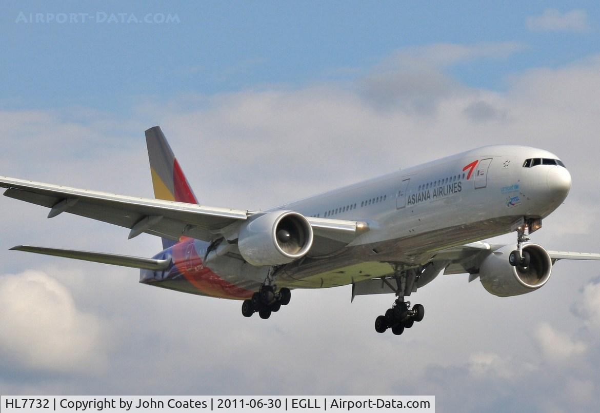 HL7732, 2004 Boeing 777-28E/ER C/N 29174, Evening finals to 27R