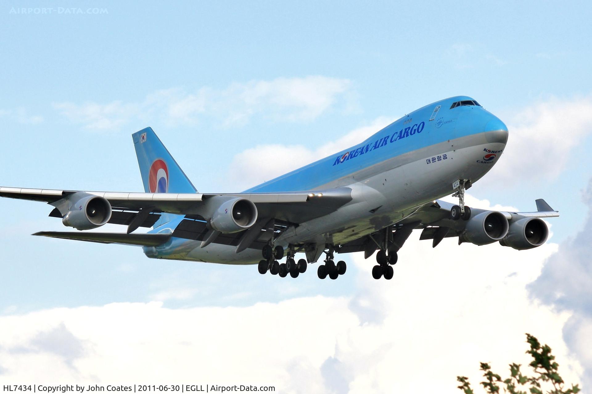 HL7434, 2002 Boeing 747-4B5F/SCD C/N 32809, On approach to 27R