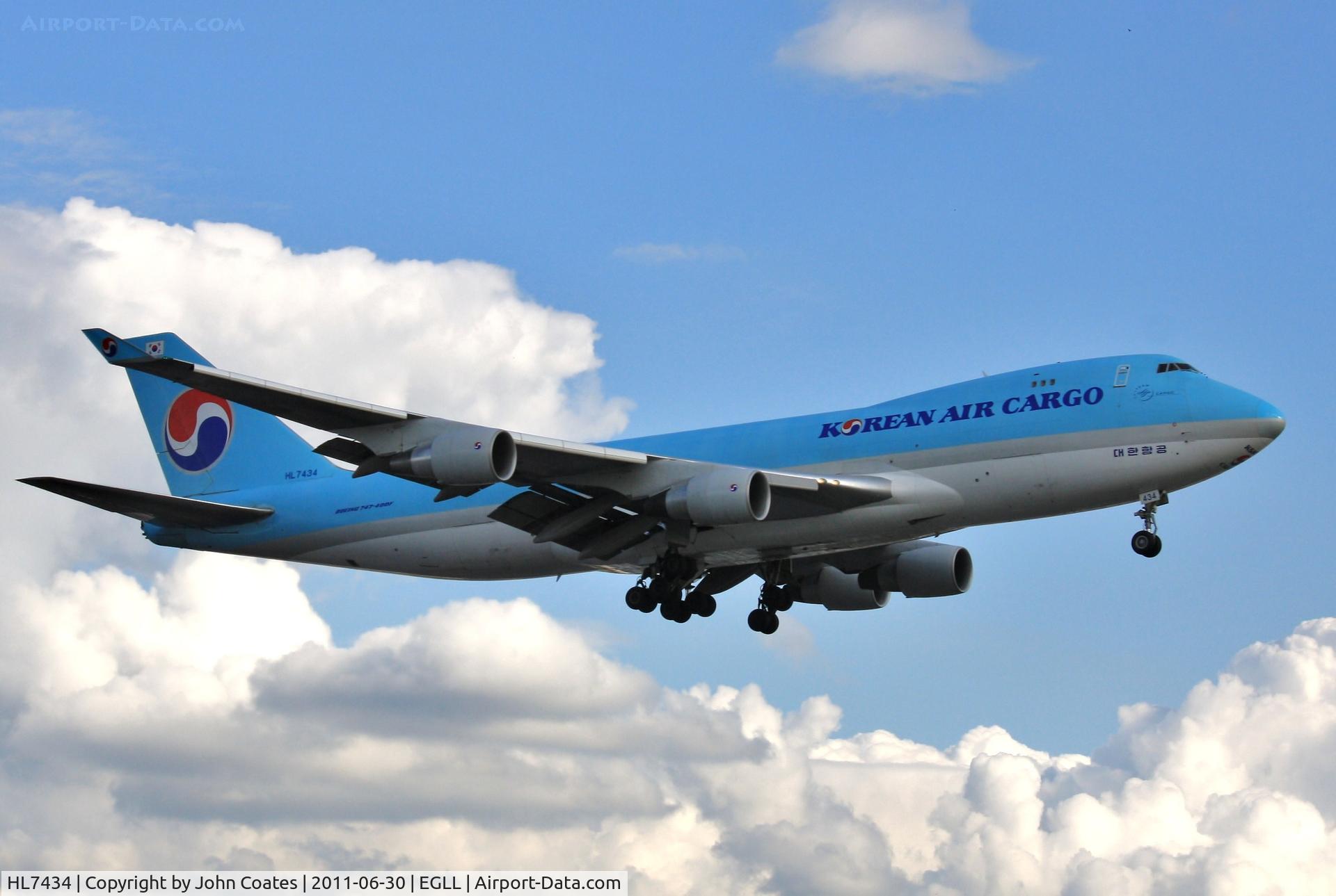HL7434, 2002 Boeing 747-4B5F/SCD C/N 32809, Finals to 27R