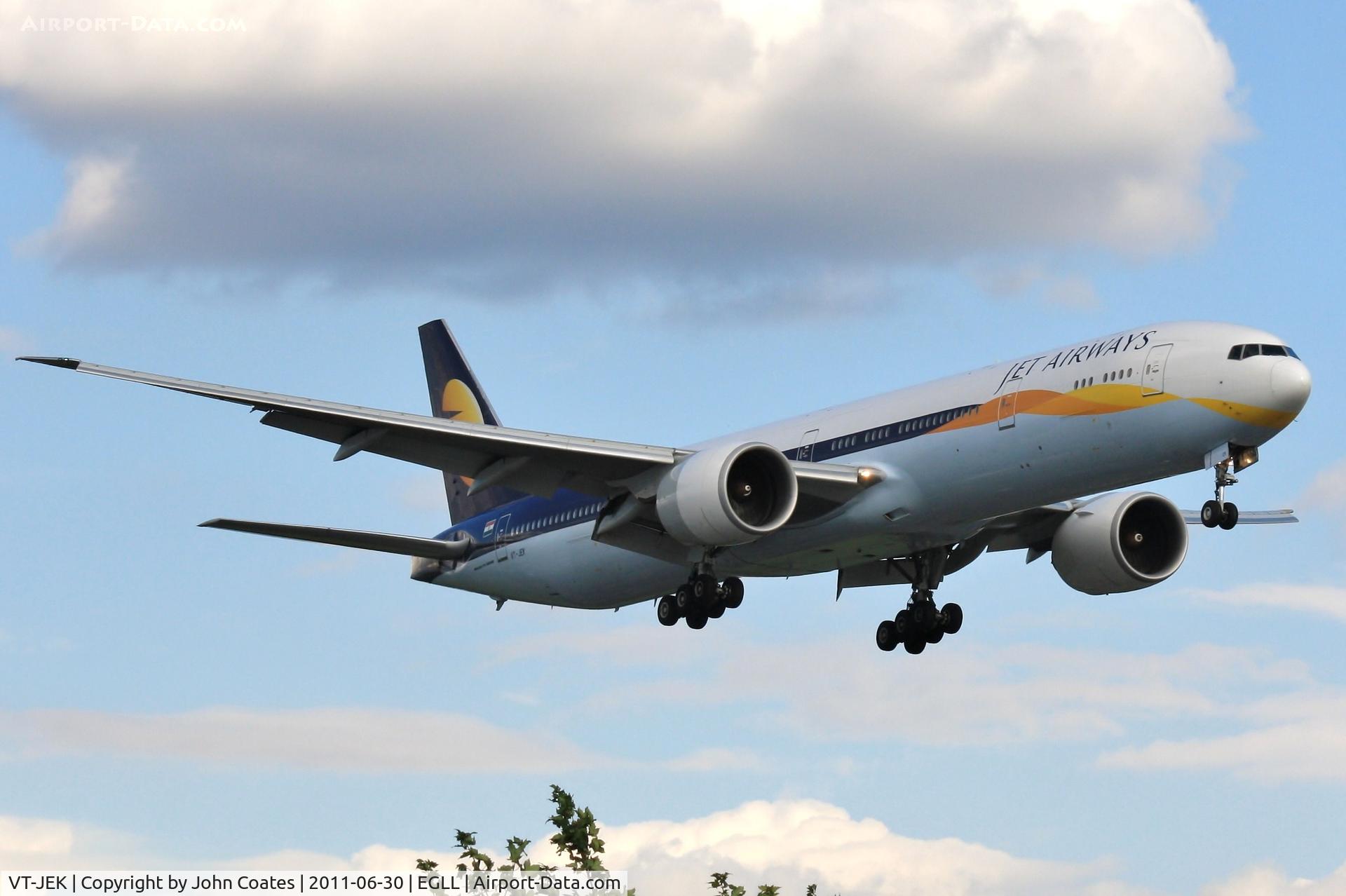 VT-JEK, 2008 Boeing 777-35R C/N 35165/696, Finals to 27R