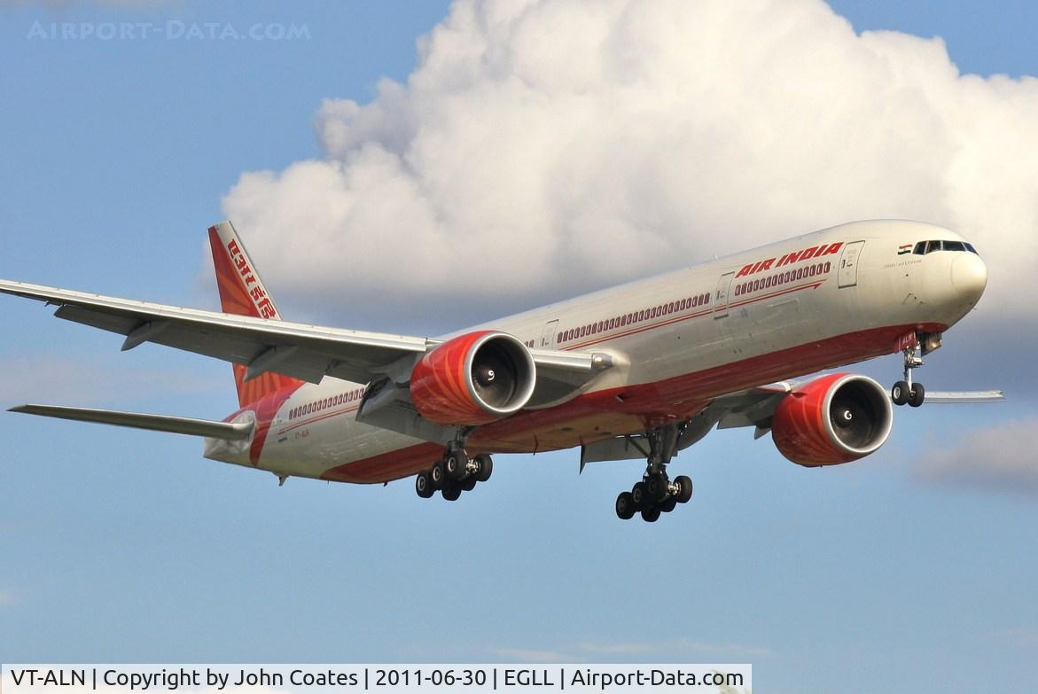 VT-ALN, 2008 Boeing 777-337/ER C/N 36312, On approach to 27R