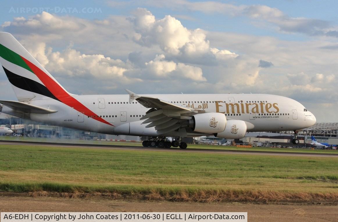 A6-EDH, 2009 Airbus A380-861 C/N 025, Evening arrival 27R