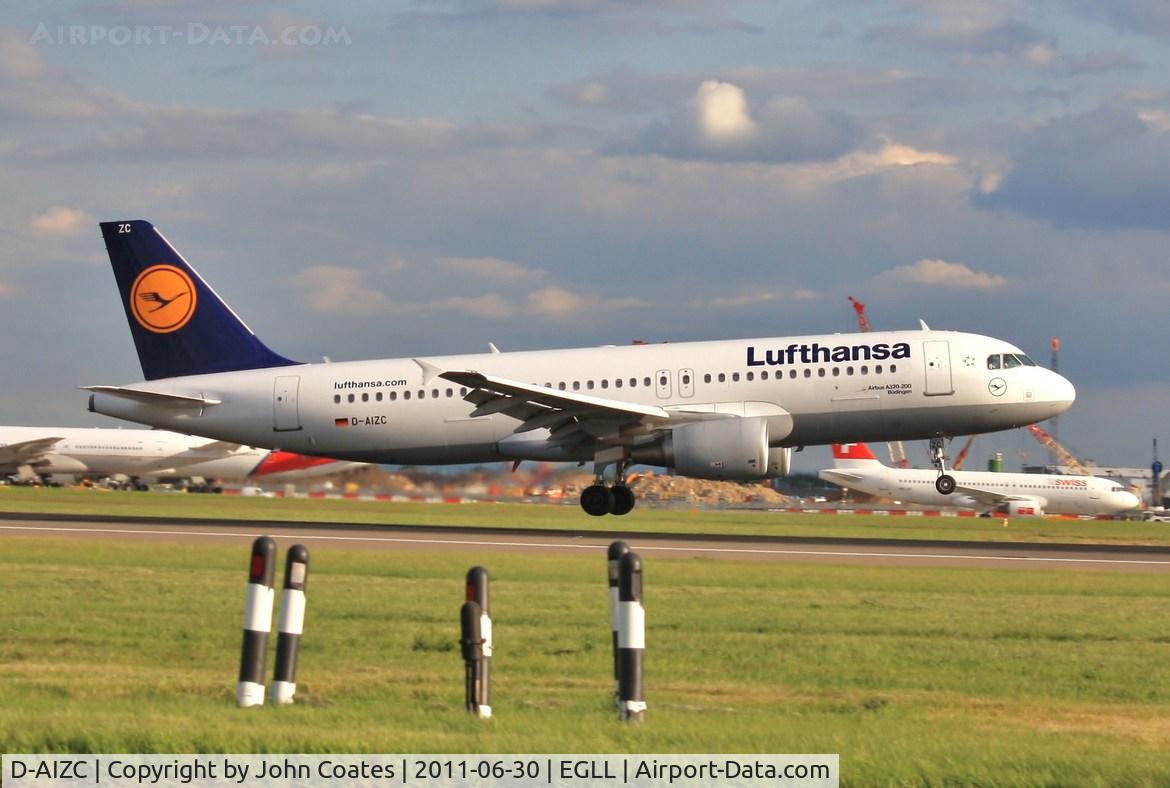 D-AIZC, 2009 Airbus A320-214 C/N 4153, Evening arrival 27R