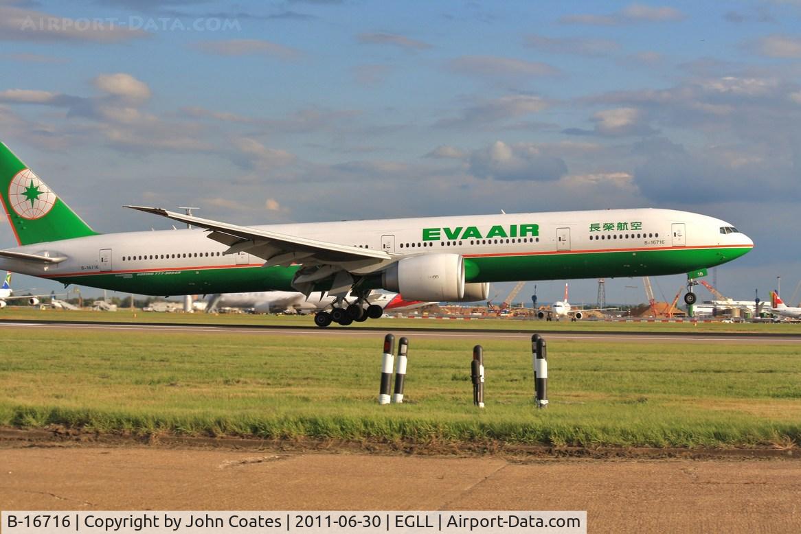 B-16716, 2009 Boeing 777-35E/ER C/N 32642, Evening arrival touches down 27R