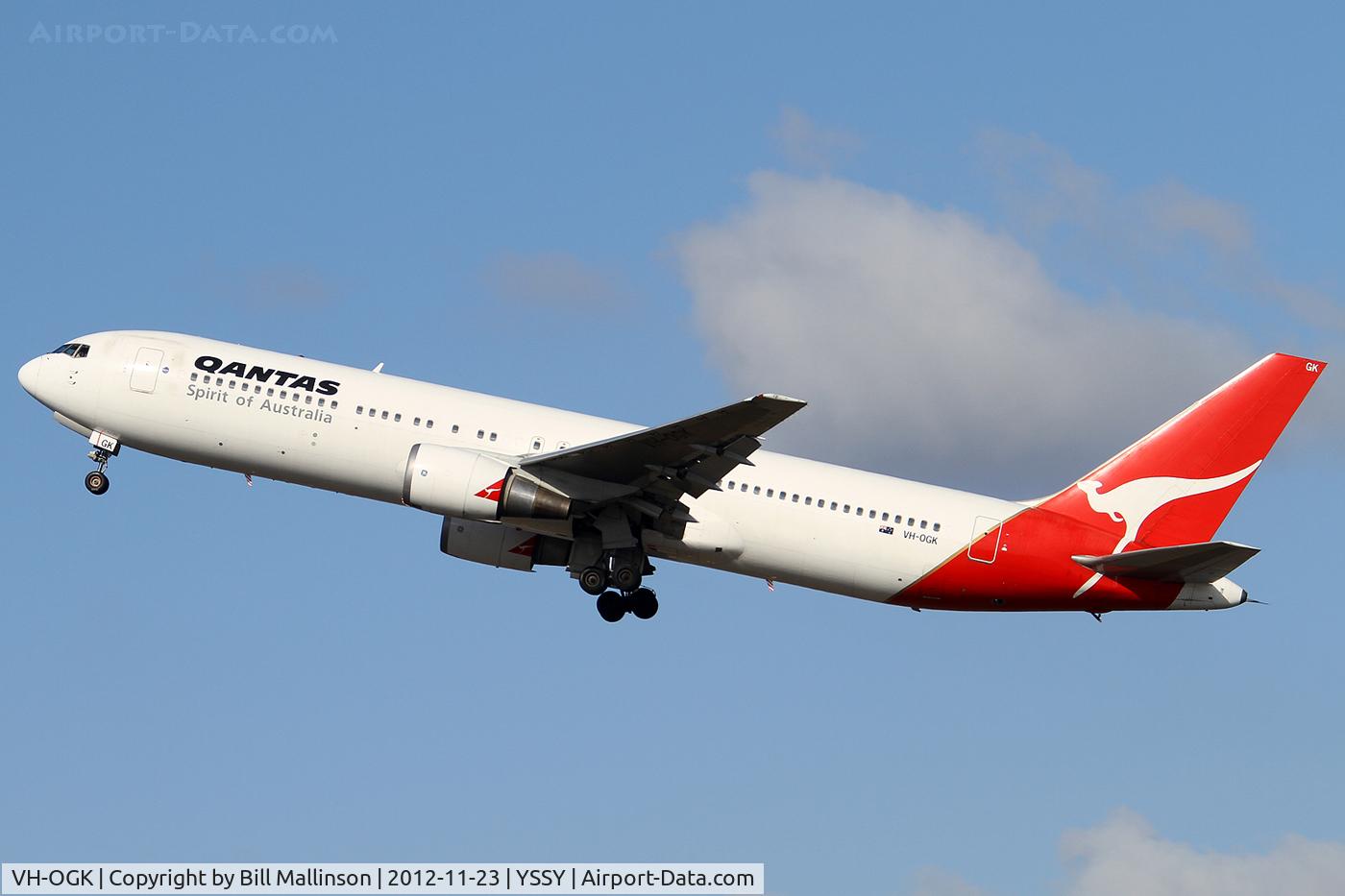 VH-OGK, 1991 Boeing 767-338 C/N 25316, AWAY FROM 16R