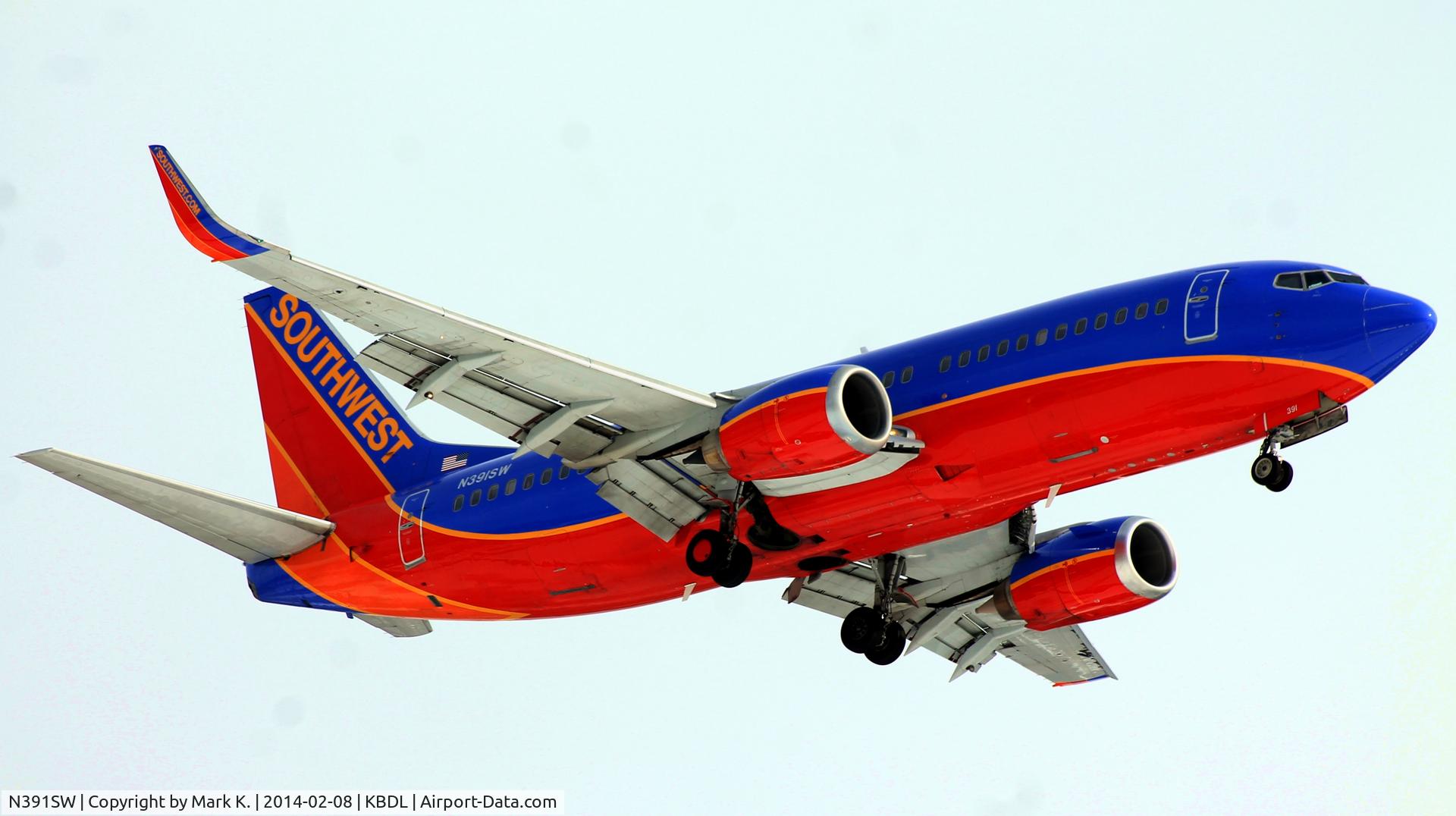 N391SW, 1994 Boeing 737-3H4 C/N 27378, Southwest 2725, a Boeing 737-3H4, on final for runway 24 from Orlando, Florida (KMCO).