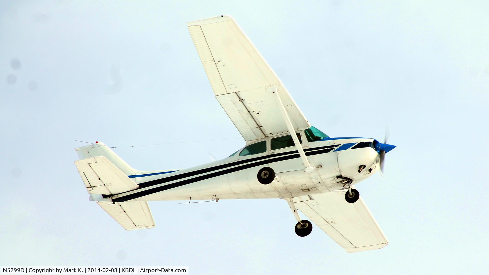 N5299D, 1979 Cessna 172N C/N 17272501, N5299D, a Cessna 172N Skyhawk, practicing approaches on runway 24.