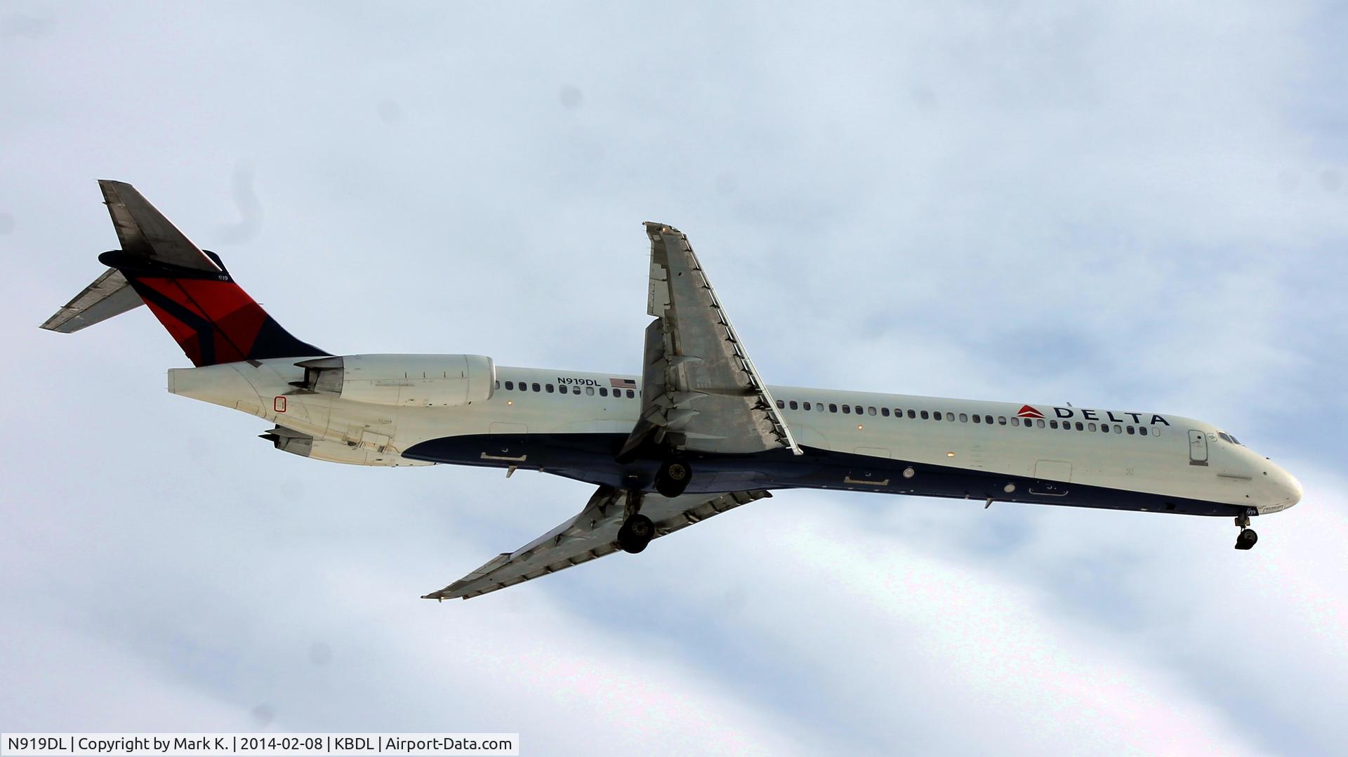 N919DL, 1988 McDonnell Douglas MD-88 C/N 49584, Delta 1690, a McDonnell Douglas MD-88, on final for runway 24 from Atlanta, Georgia (KATL).