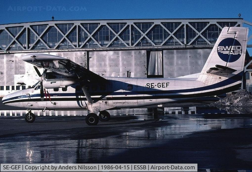 SE-GEF, 1979 De Havilland Canada DHC-6-300 Twin Otter C/N 613, Awaiting maintenance.