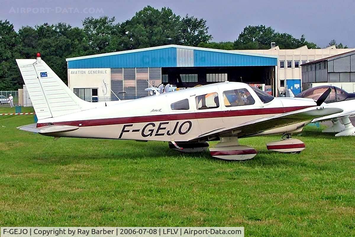 F-GEJO, Piper PA-28-181 Archer II C/N 28-8690018, Piper PA-28-181 Archer II [28-8690018] Vichy~F 08/07/2006