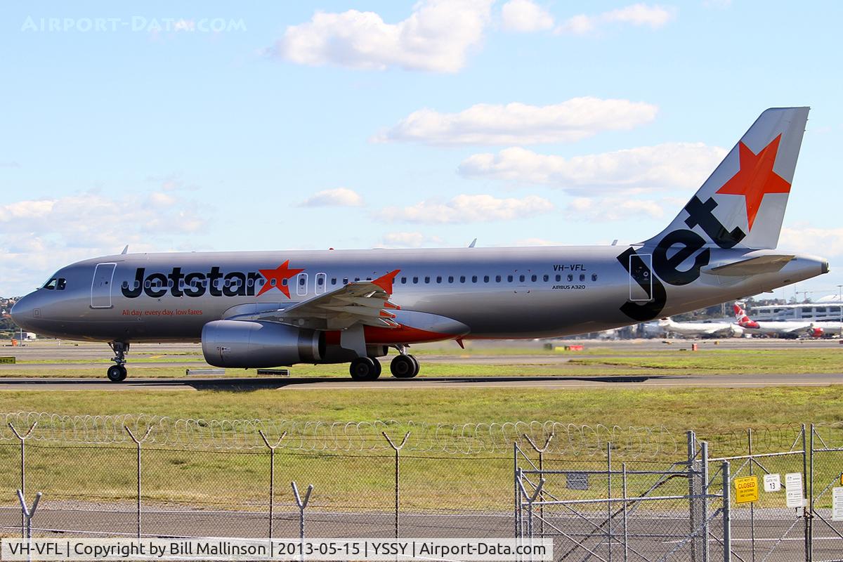 VH-VFL, 2012 Airbus A320-232 C/N 5489, TAXI TO 34L