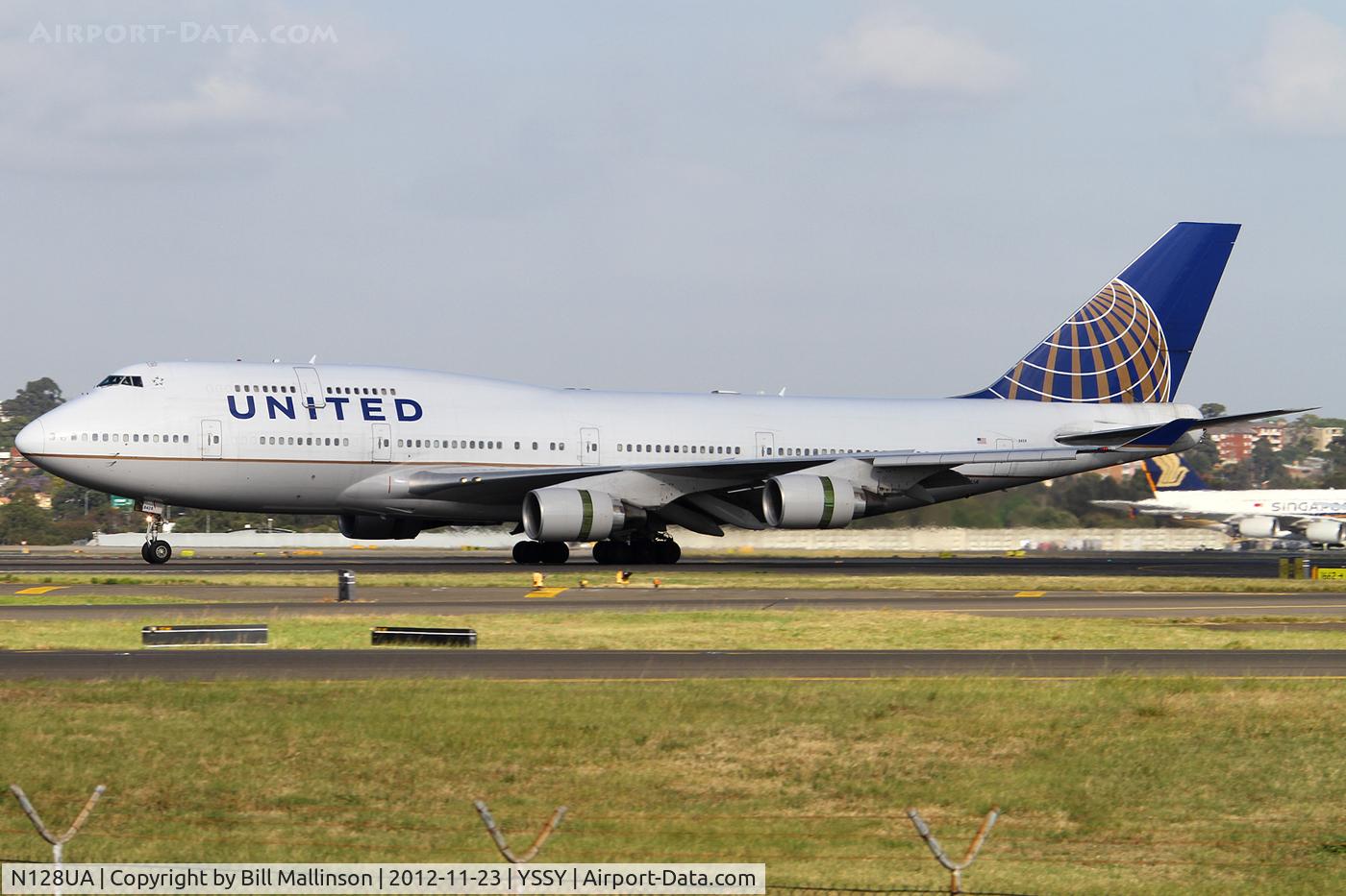 N128UA, 2000 Boeing 747-422 C/N 30023, JUST DOWN ON 16R FROM SFO