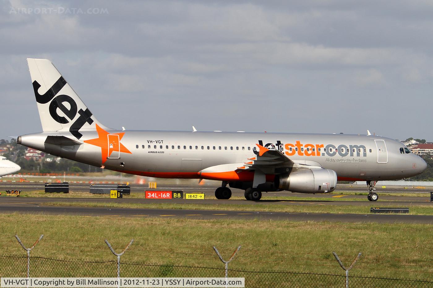 VH-VGT, 2009 Airbus A320-232 C/N 4178, TAXI FROM 34R